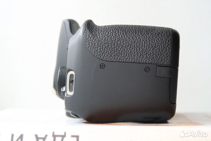 Фотоаппарат Canon 1200d (пробег 8100) body + сумка