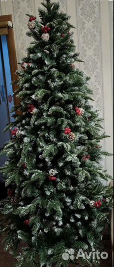 Елка искусственная со встроенной гирляндой