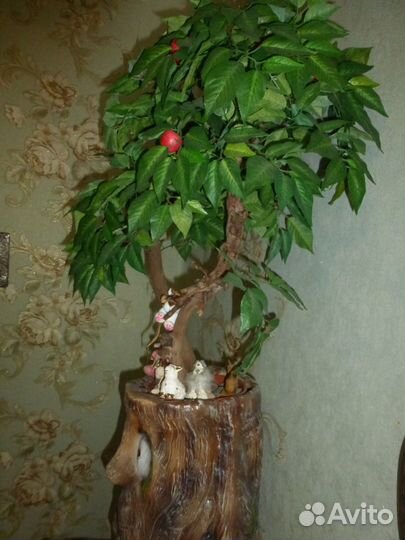 Яблоня искусственная и сказочный пень