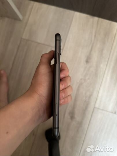 Телефон iPhone 11