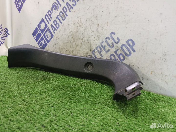 Обшивка крышки багажника правая Mazda 3 Bk хэтчбек