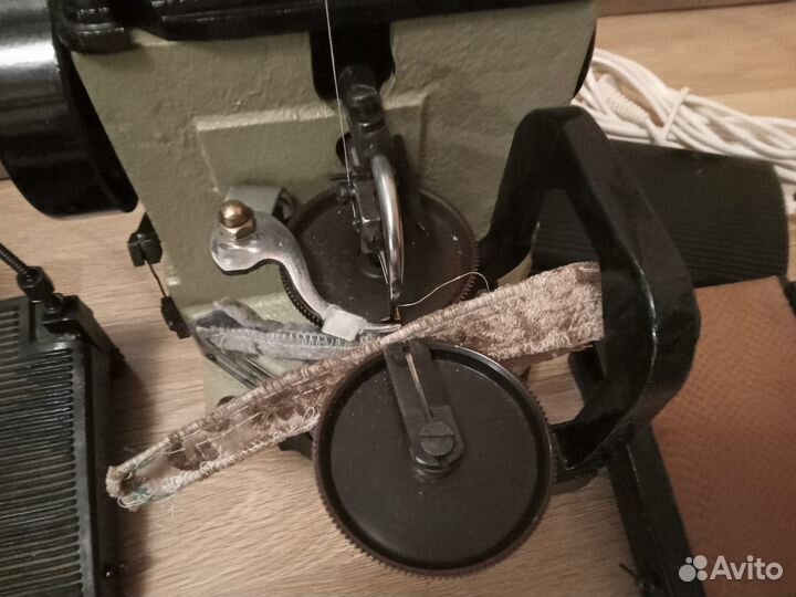 Скорняжная швейная машина