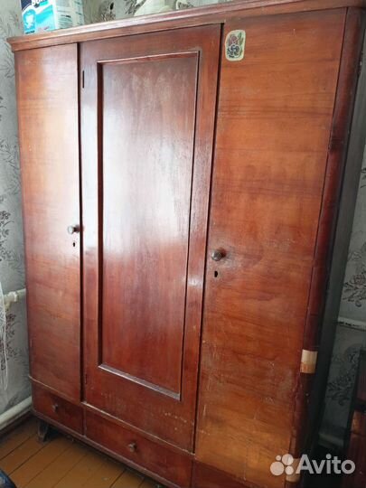 Антикварный шкаф буфет