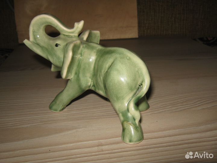 Фигурка фарфоровая Африканского слона в гневе