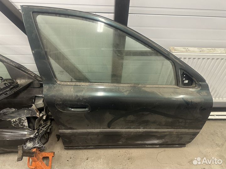 Дверь передняя правая Volvo s60