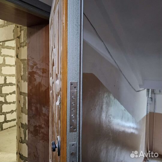 Дверь входная металлическая бу
