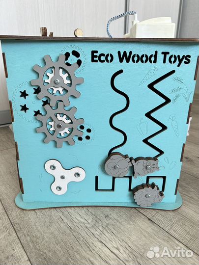 Бизиборд, ращвиыающий куб eco wood toys 30х30х30