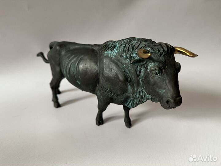 Статуэтка бронзовая золоторогий бык