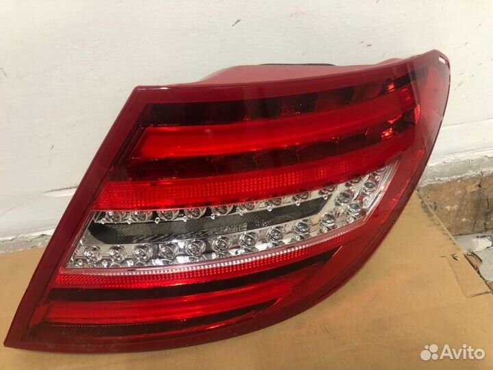 Фонарь Mercedes-Benz C W204