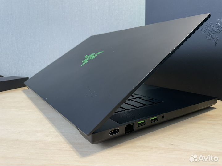 Ноутбук Razer Blade 15 / i7-9750H / RTX 2060