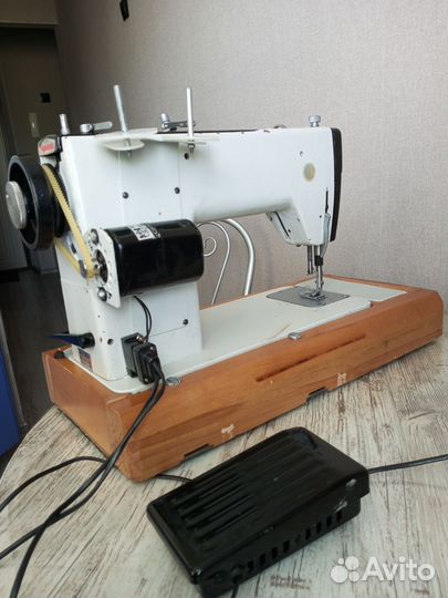 Швейная машина Вiка