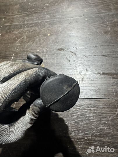 Кронштейн правой подножки Harley-Davidson XL883