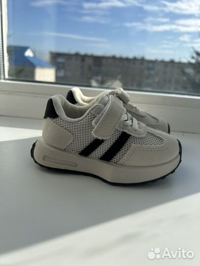 Кроссовки детские