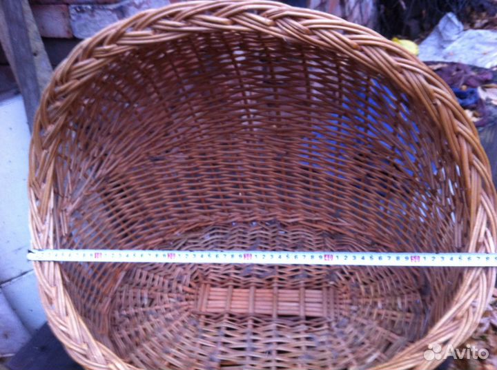 Корзина плетеная полузакрытая из лозы