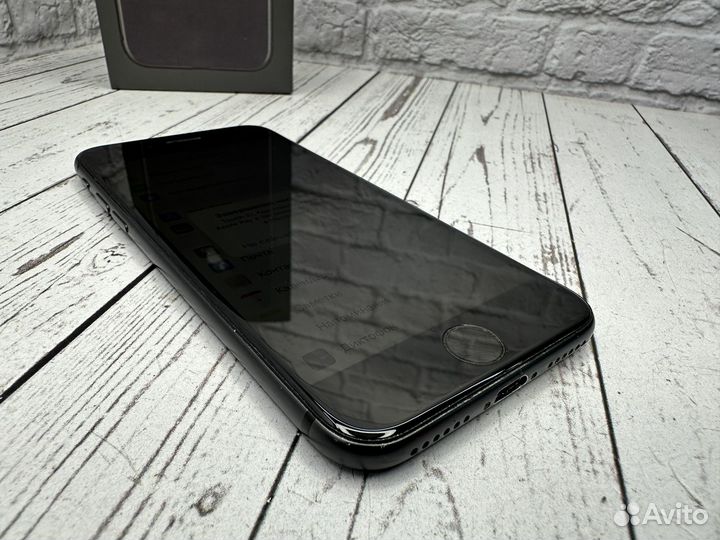 iPhone 8, 64 ГБ