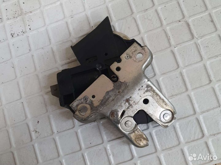 Замок багажника passat b6 audi a6 a8