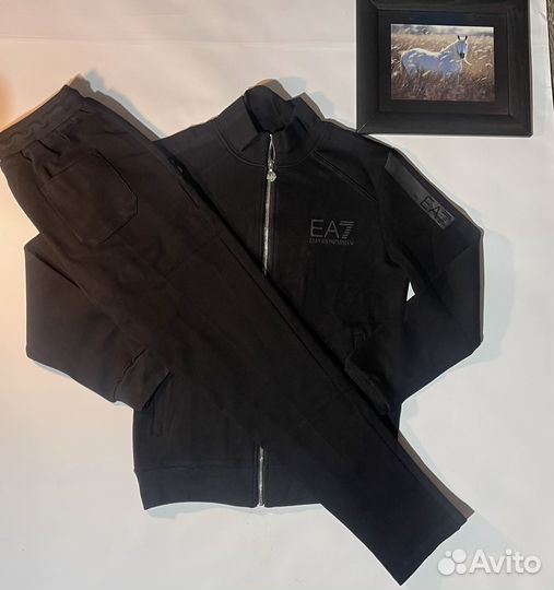 Спортивный костюм ea7