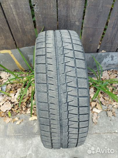 Bridgestone Blizzak Revo GZ 215/55 R17