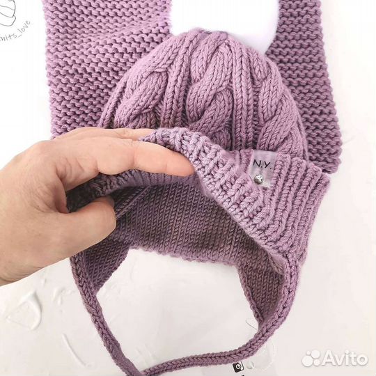 Детская шапка, манишка, варежки