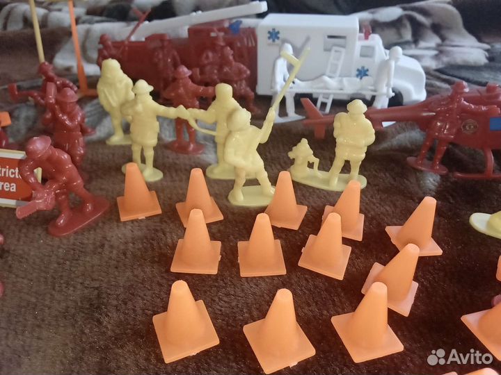 Набор игрушечный Пожарный и Скорая