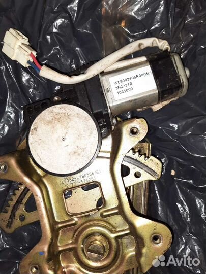 Электростеклоподъемник Geely Mk Cross