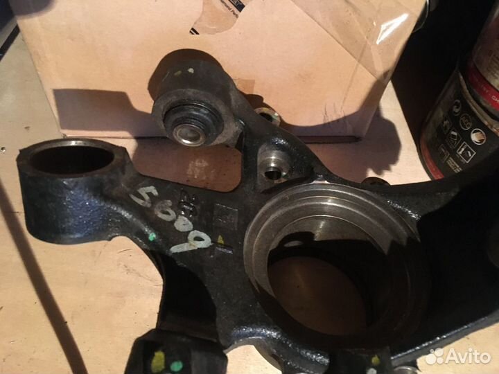 Кулак поворотный задний левый Cayenne/Touareg