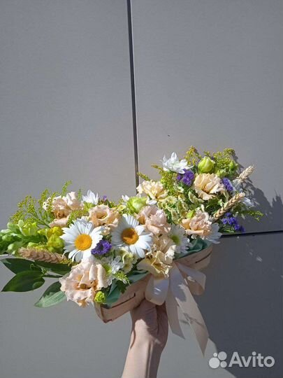 Цветы в корзине