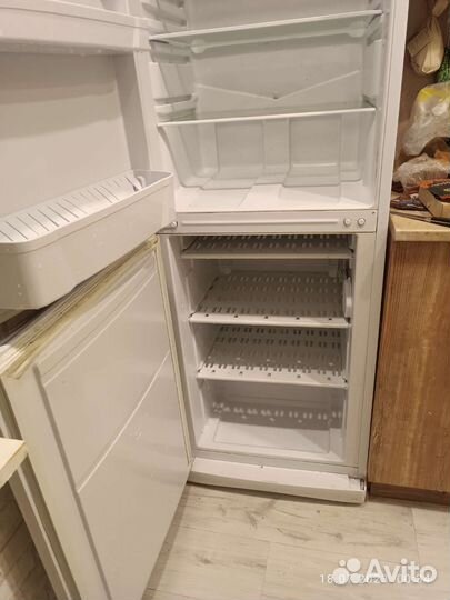 Холодильник indesit на запчасти