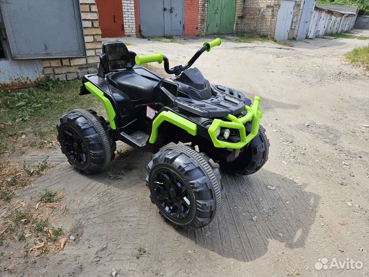 Детский квадроцикл на аккумуляторе