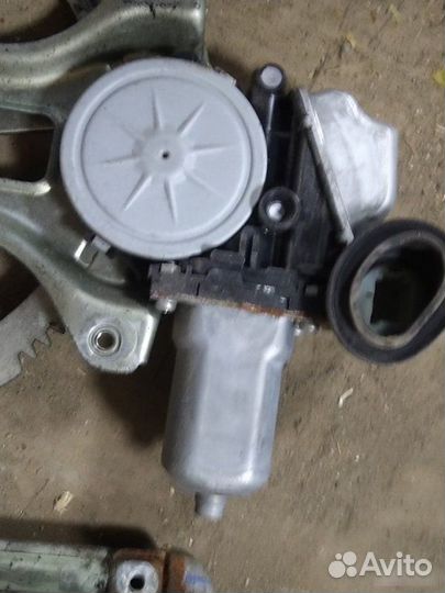 Стеклоподъемник задний Toyota Vellfire