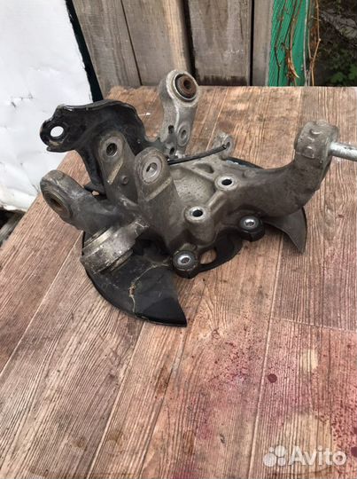 Кулак задний левый Honda Accord 7