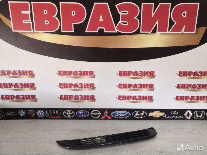 Молдинг стекла правый Suzuki Vitara TD52V J20Y