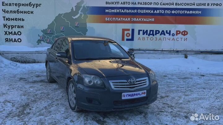 Фонарь задний (стоп сигнал) Toyota Avensis (T250) 81570-05042-B0