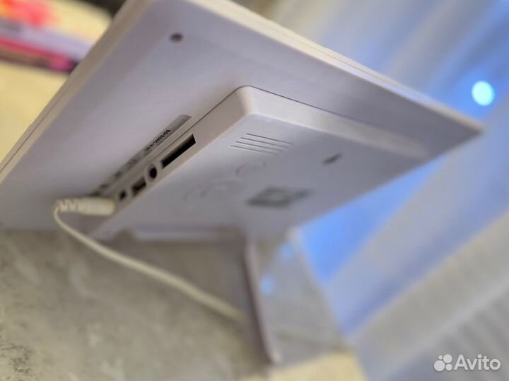 Цифровая фоторамка Digma PF-1033