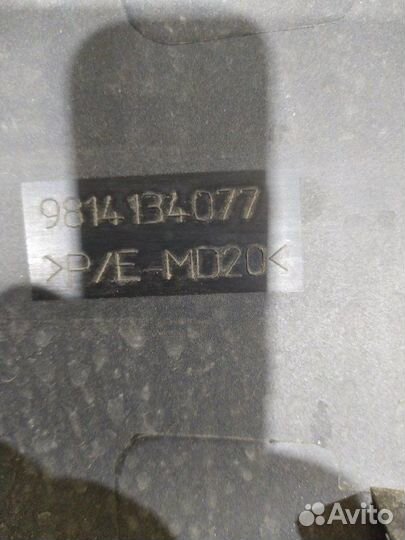 Накладка двери задняя правая Peugeot 3008 2