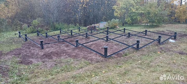 Монтаж винтовых свай техникой