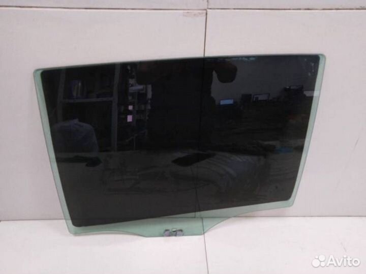 Стекло двери задней левой Skoda Superb 2008-2015