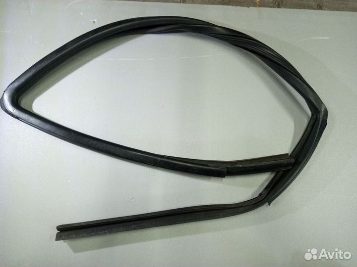 Уплотнитель стекла двери передней левой Hyundai Sa