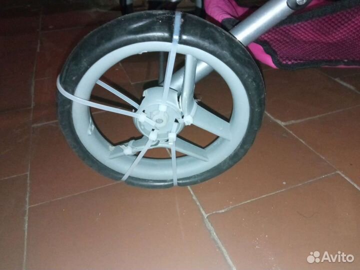 Коляска кукольная