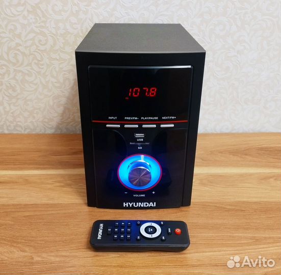Музыкальный центр Hyundai H-HA240