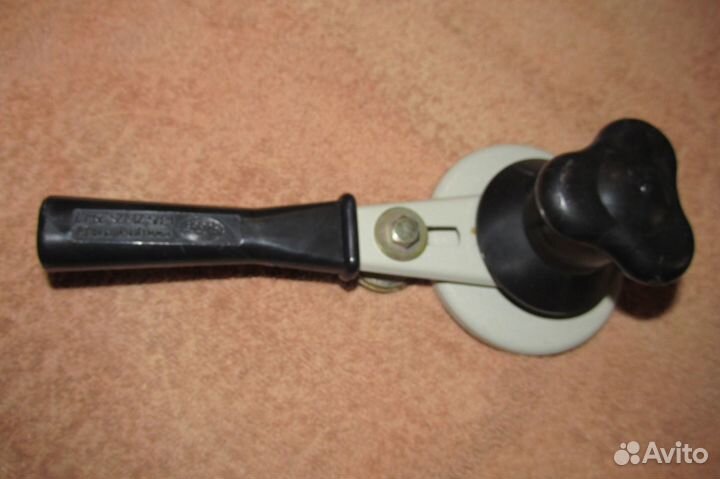 Из СССР закаточные машинки для консервирования