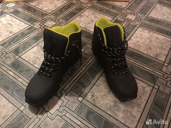 Лыжные ботинки