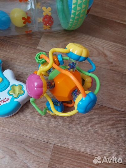 Развивающие игрушки для малышей пакетом