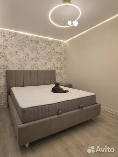 Кровать двухспальная с новым матрасом