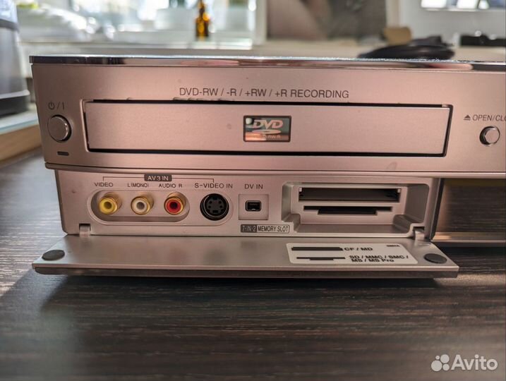 VHS/DVD рекордер LG DVR584X