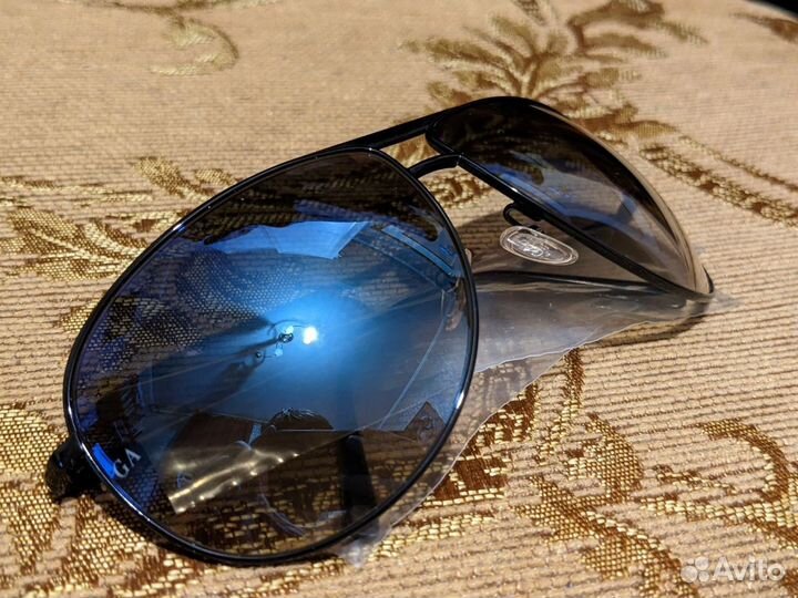 Солнцезащитные очки Giorgio Armani