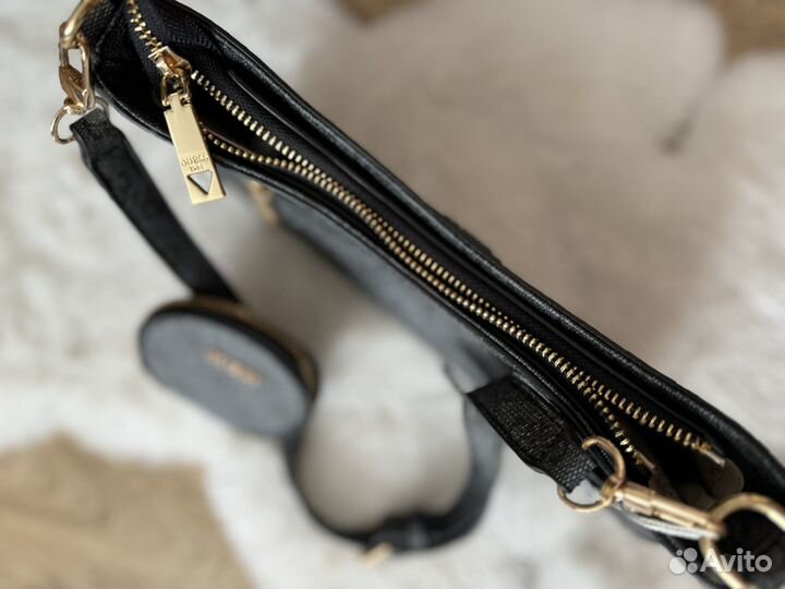 Скмочка Guess Новая