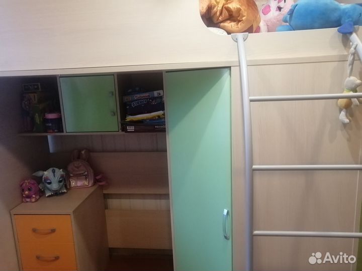 Набор мебели детский, кровать, шкаф, тумбы, стол