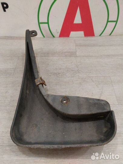 Брызговик задний правый Ford Focus универсал 1.6L