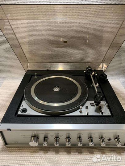 Проигрыватель винила 
